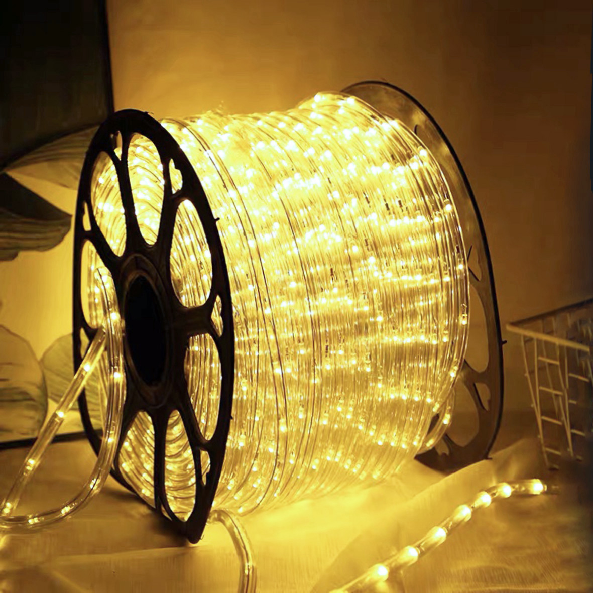 https://www.silamm.it/images/20191114131904-bobina%20strisce%20led%20natalizie%20luca%20calda.jpg
